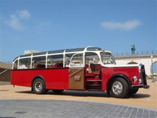 Oldtimer te huur: Saurer bordeau cabrio met salon