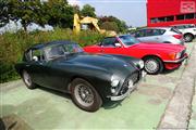 A la porte du garage - Renault 4 CV - Euro Classic Touring Club