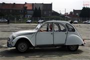 A la porte du garage - Renault 4 CV - Euro Classic Touring Club