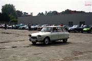 A la porte du garage - Renault 4 CV - Euro Classic Touring Club