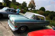 A la porte du garage - Renault 4 CV - Euro Classic Touring Club