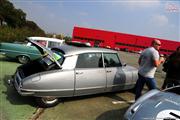 A la porte du garage - Renault 4 CV - Euro Classic Touring Club