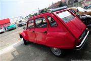 A la porte du garage - Renault 4 CV - Euro Classic Touring Club