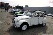 A la porte du garage - Renault 4 CV - Euro Classic Touring Club