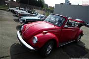 A la porte du garage - Renault 4 CV - Euro Classic Touring Club