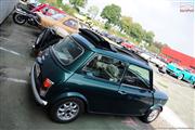 A la porte du garage - Renault 4 CV - Euro Classic Touring Club