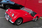 A la porte du garage - Renault 4 CV - Euro Classic Touring Club