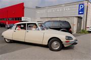 A la porte du garage - Renault 4 CV - Euro Classic Touring Club