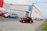 A la porte du garage - Renault 4 CV - Euro Classic Touring Club