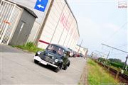 A la porte du garage - Renault 4 CV - Euro Classic Touring Club