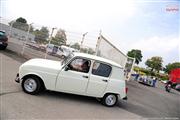 A la porte du garage - Renault 4 CV - Euro Classic Touring Club