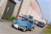 A la porte du garage - Renault 4 CV - Euro Classic Touring Club