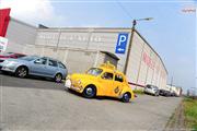 A la porte du garage - Renault 4 CV - Euro Classic Touring Club