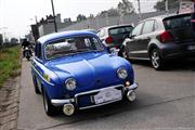 A la porte du garage - Renault 4 CV - Euro Classic Touring Club