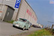 A la porte du garage - Renault 4 CV - Euro Classic Touring Club