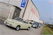 A la porte du garage - Renault 4 CV - Euro Classic Touring Club