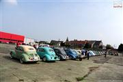 A la porte du garage - Renault 4 CV - Euro Classic Touring Club