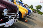 A la porte du garage - Renault 4 CV - Euro Classic Touring Club