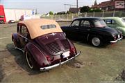 A la porte du garage - Renault 4 CV - Euro Classic Touring Club