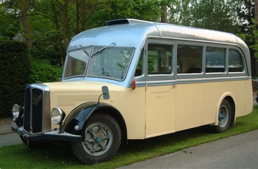 Oldtimer te huur: Saurer old-timer minibus