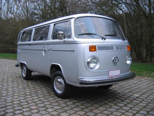 Oldtimer te huur: Volkswagen Bus T2 busje microbus deluxe "Silberfish" 